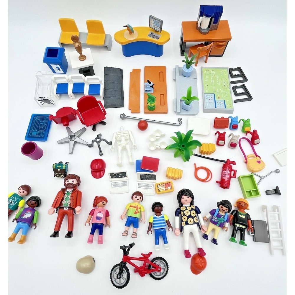 Playmobil 9453 City Life School Playset‎ Figures and accessories 76 Pieces Parts